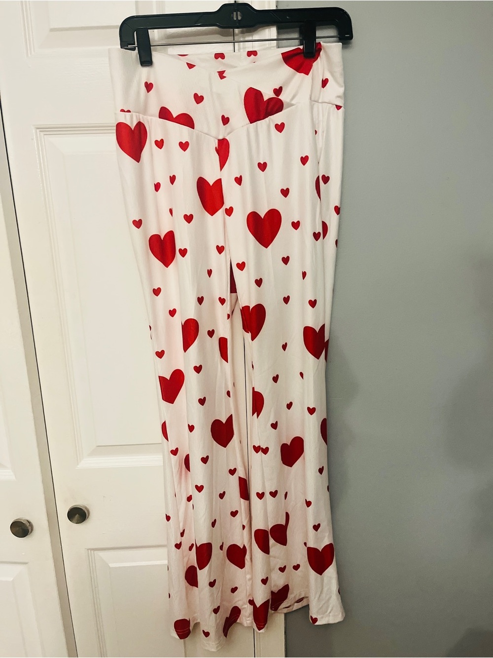 SHEIN White Pajama Pants with Red Heart Print